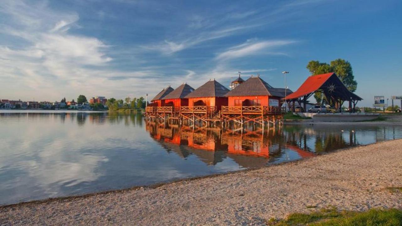 Overwater Cottage - Slovak Tahiti, Senec Eksteriør billede