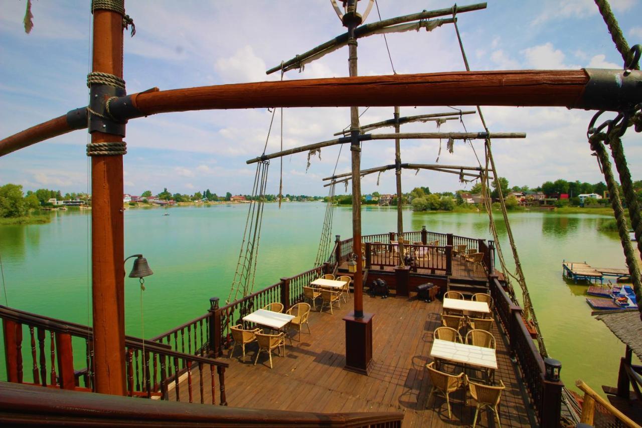 Overwater Cottage - Slovak Tahiti, Senec Eksteriør billede