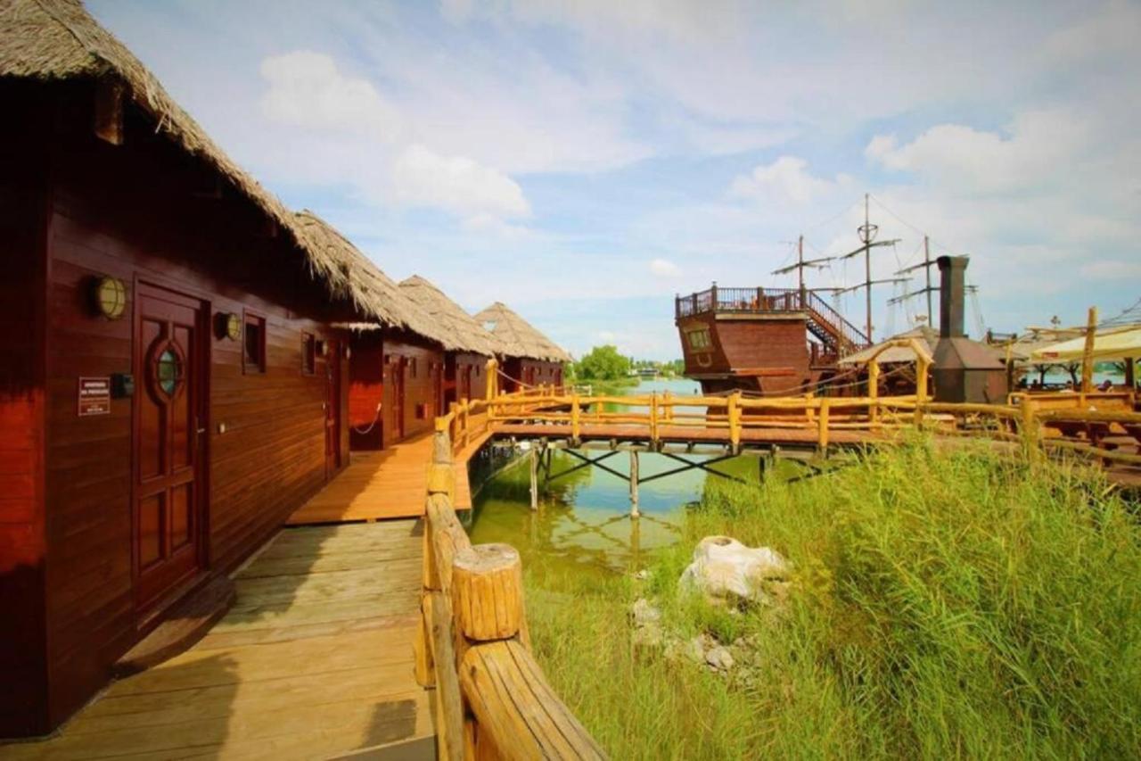 Overwater Cottage - Slovak Tahiti, Senec Eksteriør billede