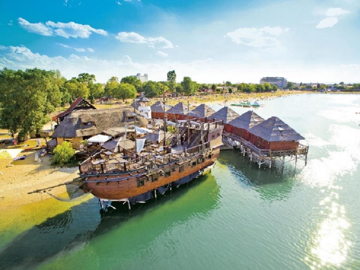 Overwater Cottage - Slovak Tahiti, Senec Eksteriør billede